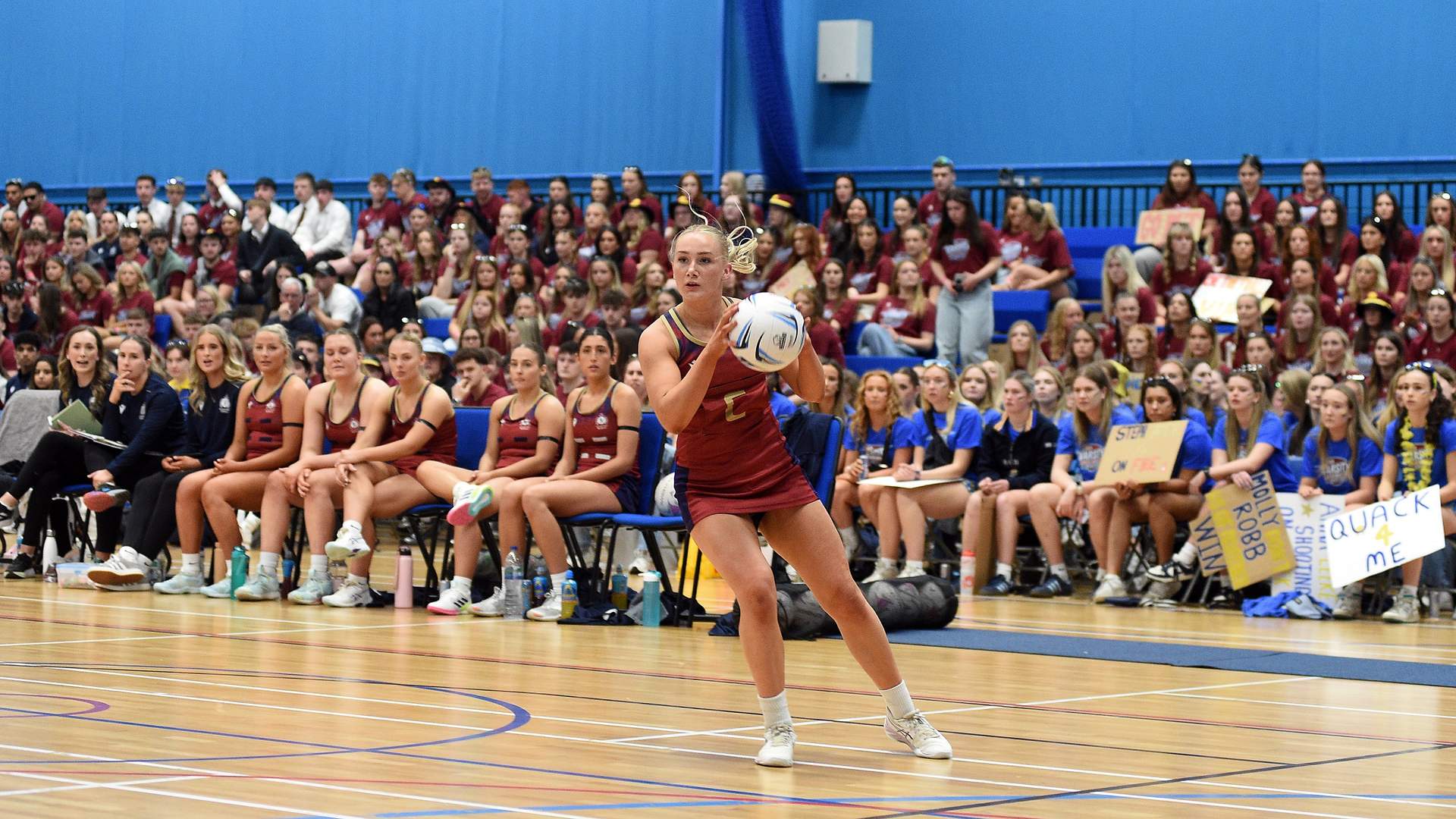Met Sport basketball player prepares to throw the ball during a game